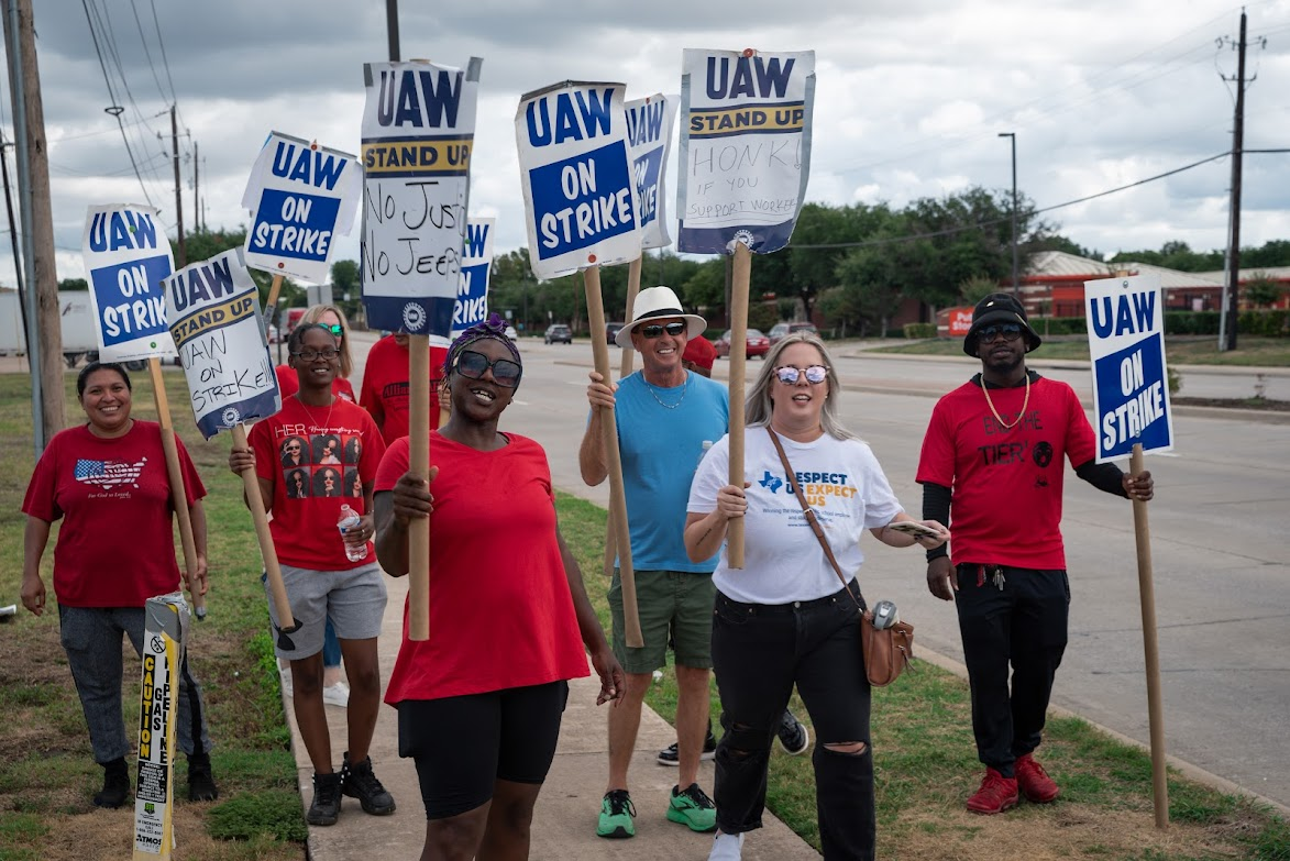 Texas Aft Solidarity In Action Teachers Join Uaw Strikes For Better